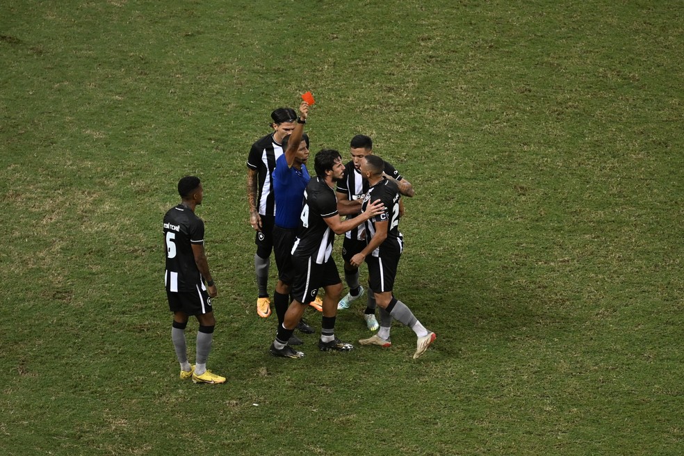 TJD do Rio denuncia jogadores de Botafogo e Flamengo por confusões em clássico