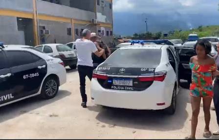 Casal é preso por esfaquear cadela e 11 filhotes na Baixada Fluminense