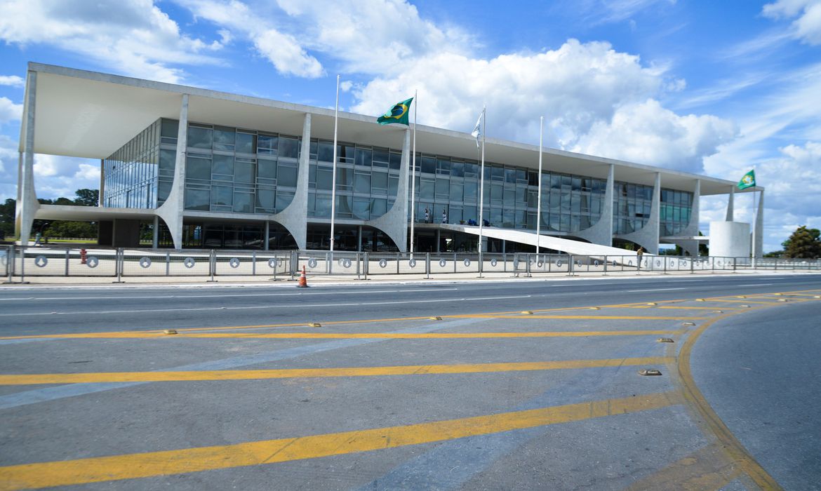 Fachada do Palácio do Planalto durante o dia