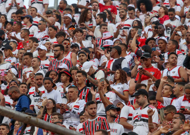 Torcida do São Paulo durante jogo contra o Fluminense, válido pelo Campeonato Brasileiro