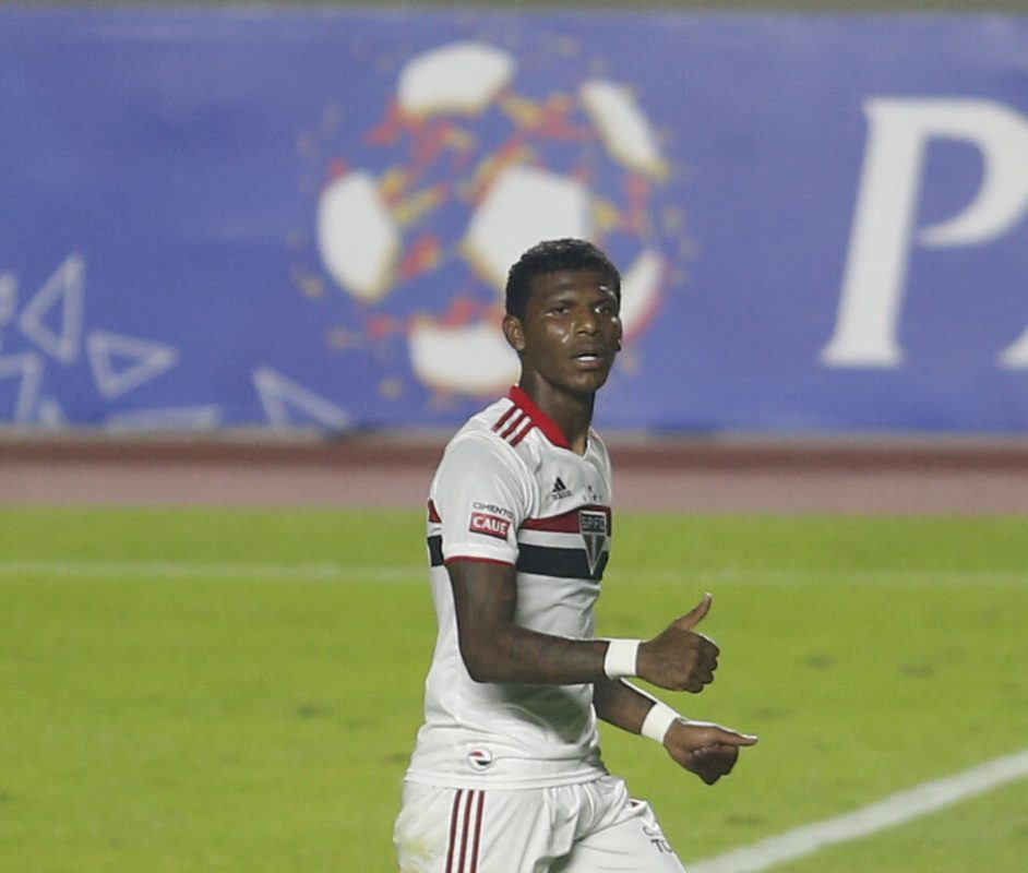 Arboleda durante jogo do São Paulo