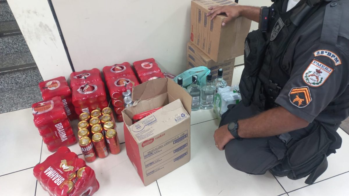 Homem e mulher são presos após furtar bebidas alcoólicas de carreta em Volta Redonda