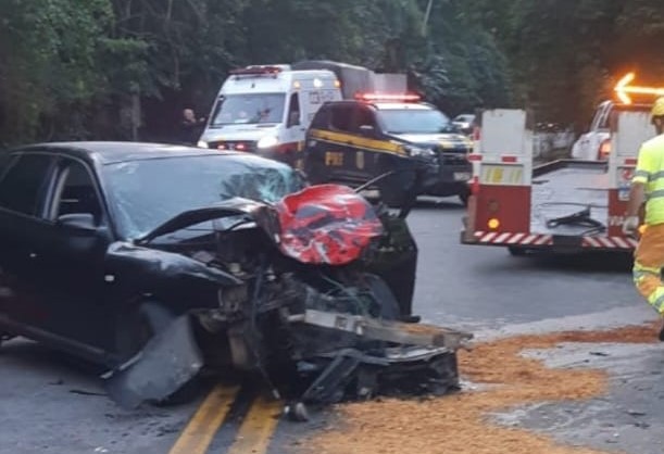 Batida entre carros deixa dois feridos na Rio-Santos, em Angra dos Reis
