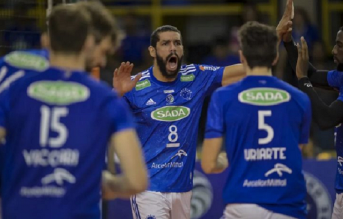 Wallace comemorando ponto pelo Cruzeiro