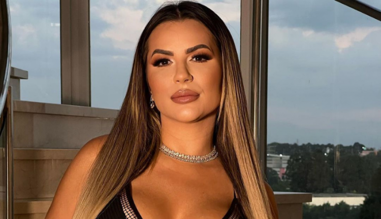 Deolane Bezerra