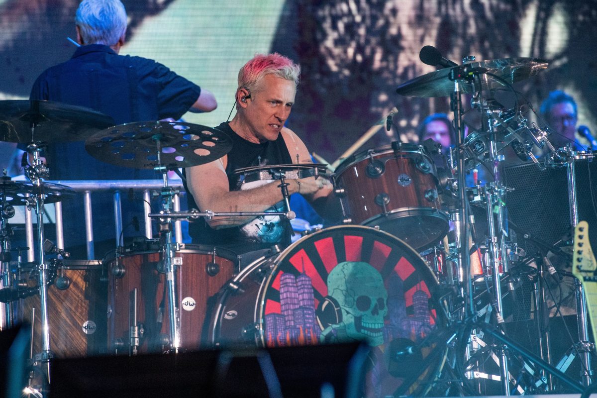 Foo Fighters anuncia Josh Freese como novo baterista