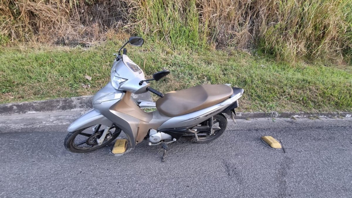 Motociclista sem CNH fica ferido em acidente com carro na Via Dutra, em Barra Mansa
