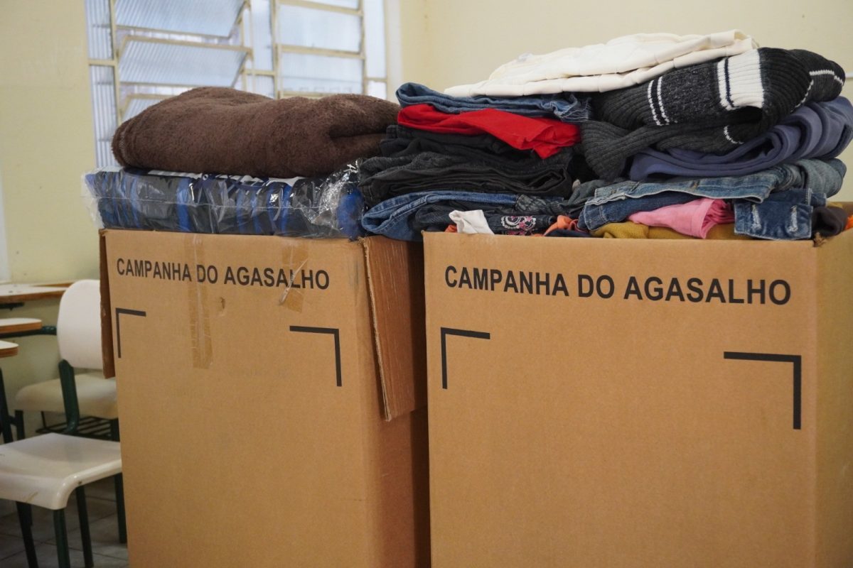 Campanha do agasalho arrecada roupas e cobertores em Porto Real; saiba como doar