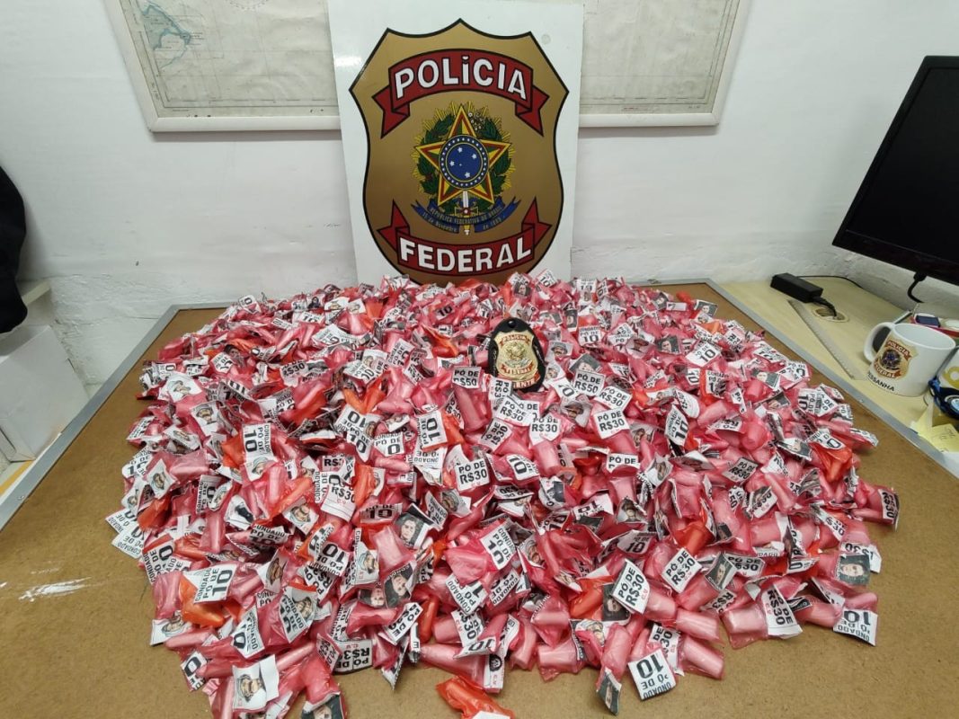 Passageira de serviço de carona por aplicativo é presa transportando 7 kg de cocaína na Rio-Santos