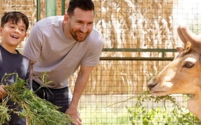 Messi é parado pela polícia após quase causar acidente em Miami Messi é parado pela polícia após quase causar acidente em Miami