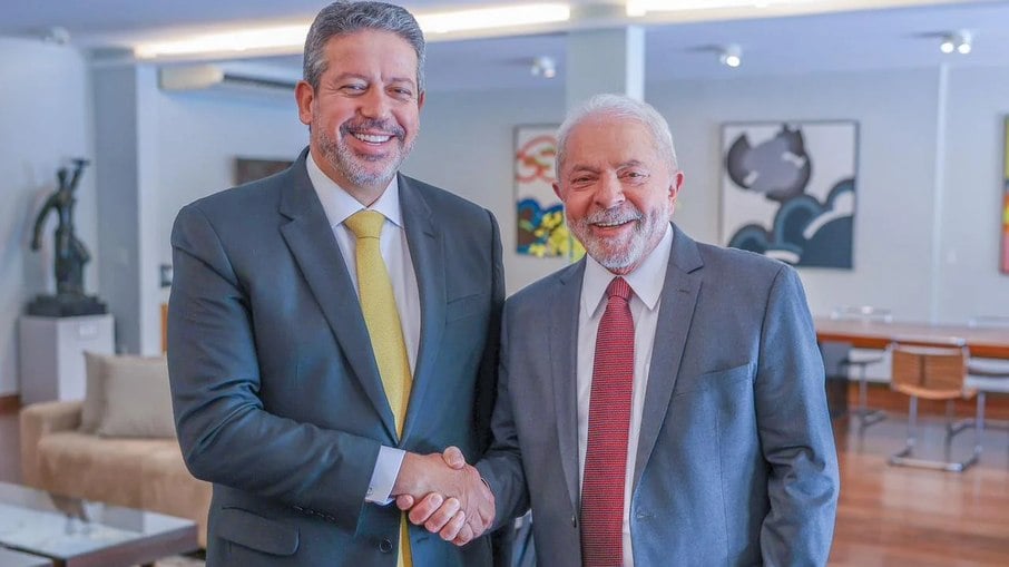 Lula ao lado de Arthur Lira