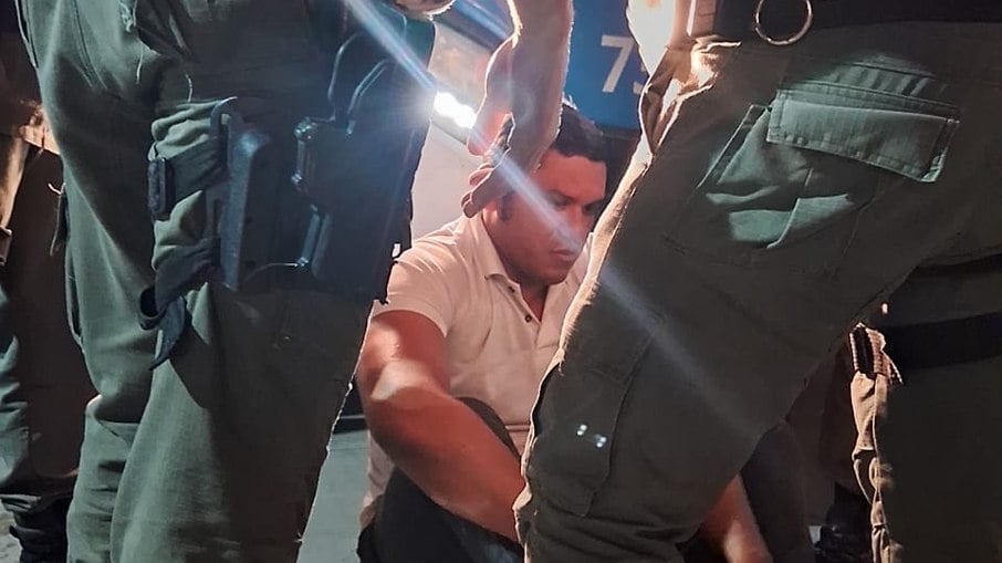 Aldo Lins não resistiu à prisão, de acordo com gravações feitas durante a ação policial Aldo Lins não resistiu à prisão, de acordo com gravações feitas durante a ação policial