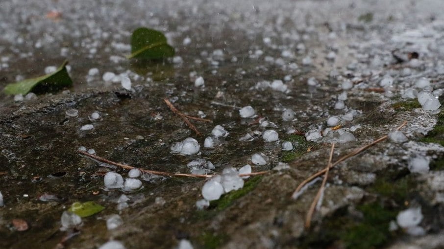 Chuva, granizo e ventos fortes são esperados no Rio Grande do Sul, alerta a Defesa Civil Chuva, granizo e ventos fortes são esperados no Rio Grande do Sul, alerta a Defesa Civil
