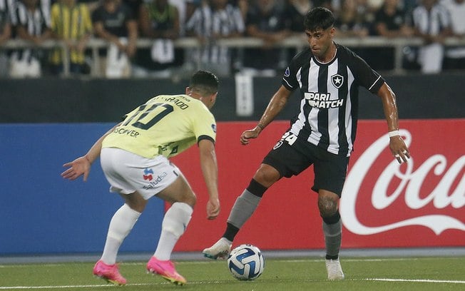 Di Plácido revela desejo de ficar no Botafogo e projeta vaga na seleção Di Plácido revela desejo de ficar no Botafogo e projeta vaga na seleção