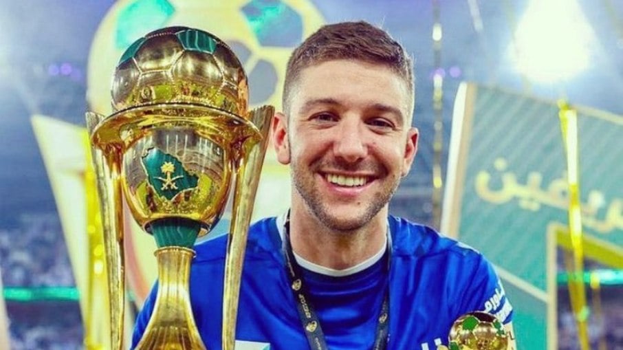 Vietto, meio-campista.