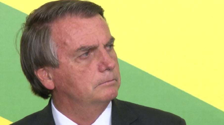 A defesa do ex-presidente alega que ele poderia vender as joias, e que não comunicou seu recebimento por um 'equívoco' A defesa do ex-presidente alega que ele poderia vender as joias, e que não comunicou seu recebimento por um