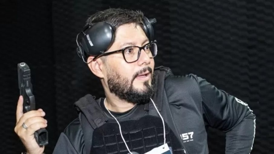 Maciel também tentou obter, sem sucesso, um segundo RG Maciel também tentou obter, sem sucesso, um segundo RG
