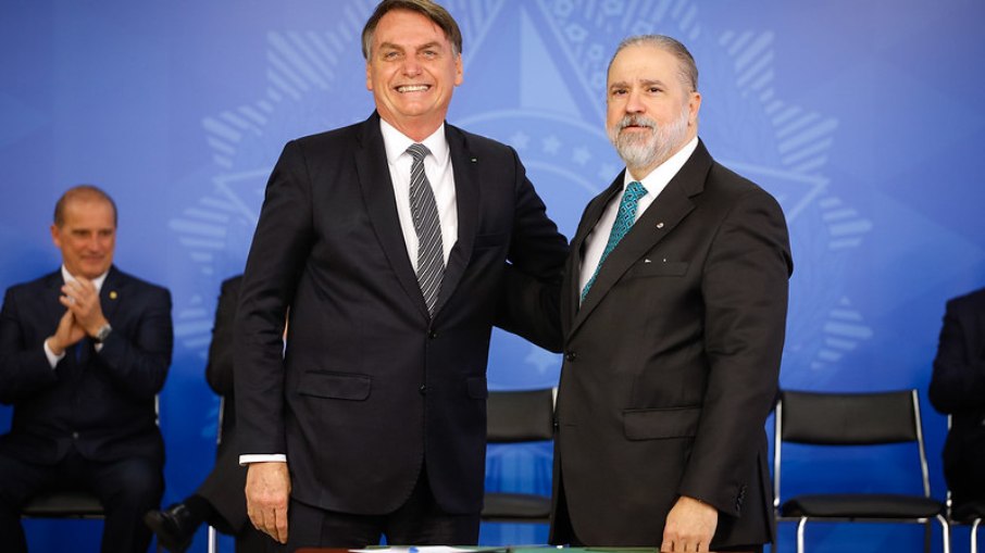 Jair Bolsonaro e Augusto Aras; PGR foi escolhido pelo ex-presidente Jair Bolsonaro e Augusto Aras; PGR foi escolhido pelo ex-presidente