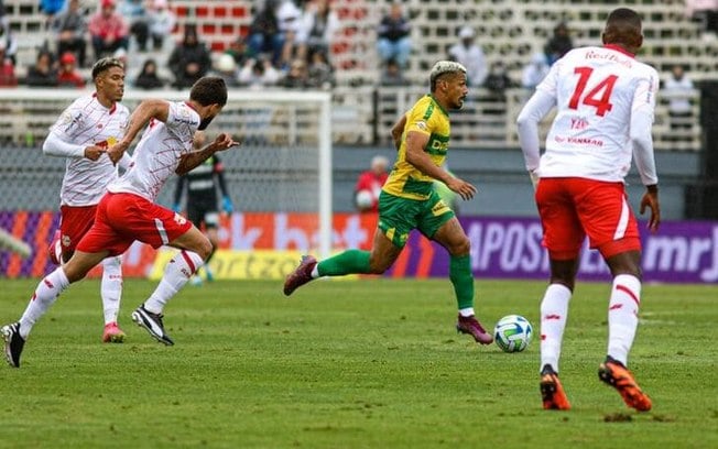 Bragantino acorda no segundo tempo e vence Cuiabá Bragantino acorda no segundo tempo e vence Cuiabá