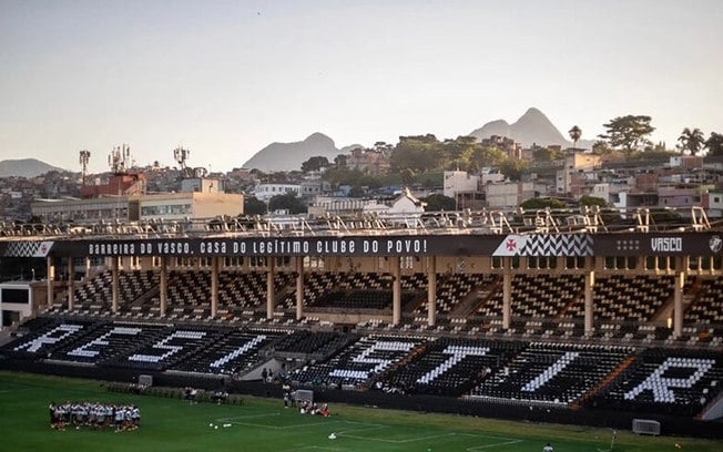 Vasco terá ataque novamente com Rossi para jogo com Coritiba