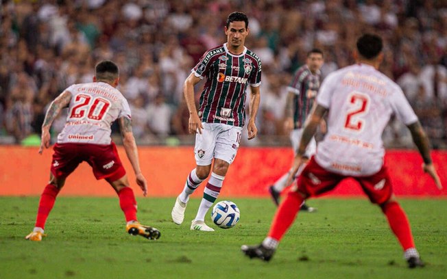 Com Samuel Xavier expulso, Fluminense e Internacional empatam no Maracanã