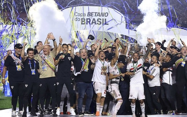 São Paulo festeja a conquista do titulo da Copa do Brasil no Morumbi São Paulo festeja a conquista do titulo da Copa do Brasil no Morumbi