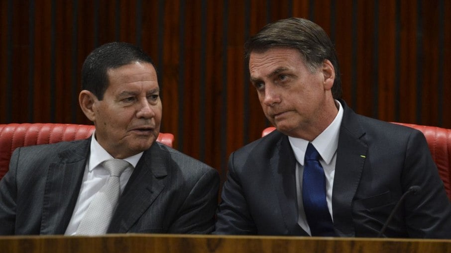 Para Mourão, Bolsonaro não tem culpa pelos atos golpistas de 8 de janeiro Para Mourão, Bolsonaro não tem culpa pelos atos golpistas de 8 de janeiro