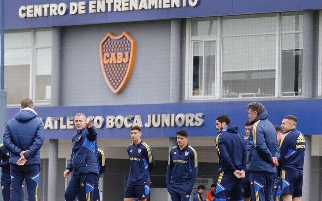 Técnico Jorge Almirón (E) comanda treinamento do Boca Juniors - Foto: Divulgação/Boca Juniors