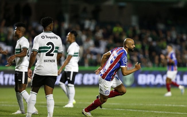 Bahia faz a festa no Couto Pereira e triunfa na estreia de Ceni