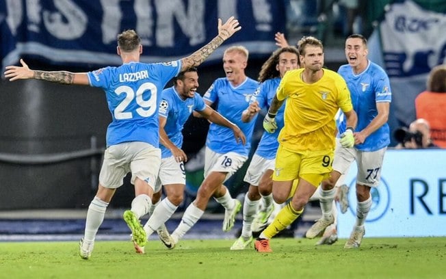 Goleiro-artilheiro da Lazio já tinha feito gol de cabeça e foi centroavante na base Goleiro-artilheiro da Lazio já tinha feito gol de cabeça e foi centroavante na base