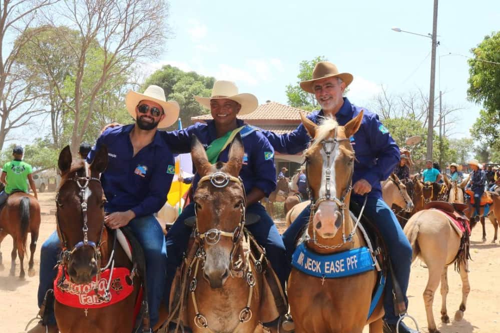 Amélio Cayres, apoiador do Agro, marca presença na 1ª Cavalgada de Praia Norte 3 Cavalgada em praia do Norte, Tocantins