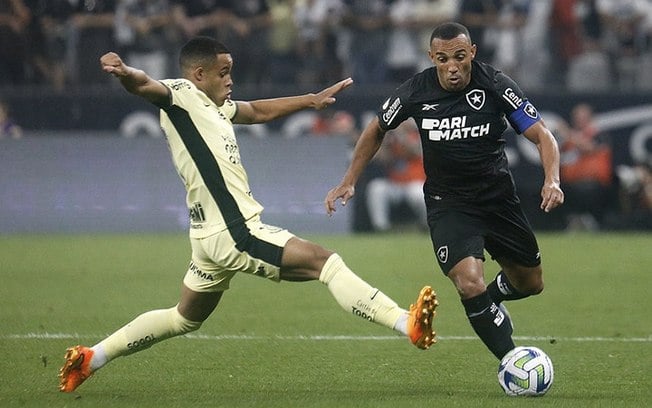 A expulsão de Marçal, do Botafogo, no primeiro tempo, ajudou ainda mais o Corinthians