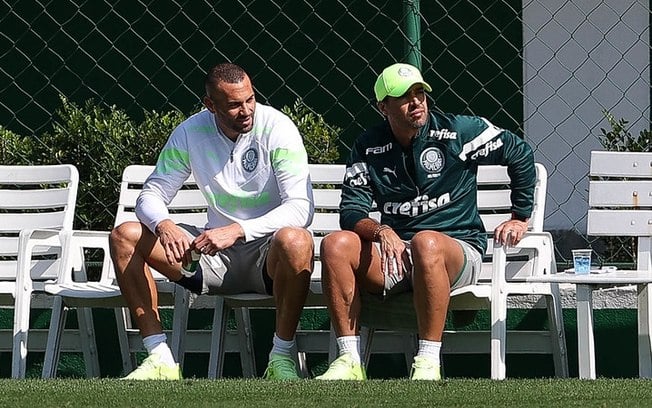 Abel Ferreira, ao lado do goleiro Weverton na Academia de Futebol Abel Ferreira, ao lado do goleiro Weverton na Academia de Futebol
