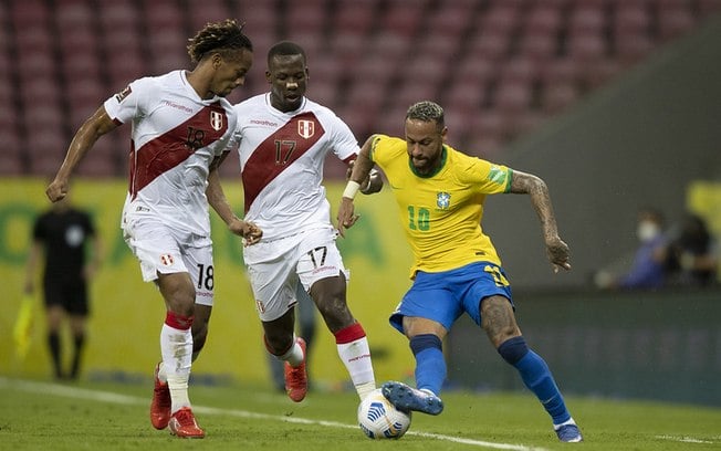 Neymar durante a última partida do Brasil contra a seleção peruana