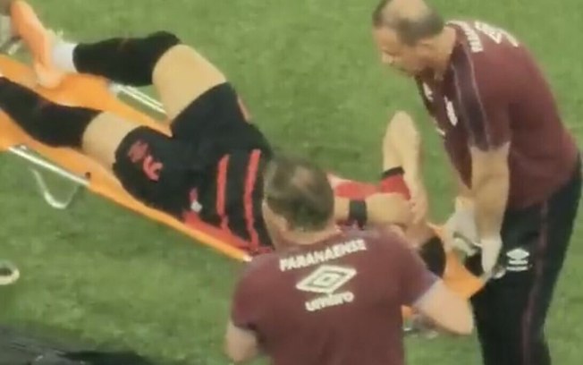 Vítor Roque se lesionou na vitória por 2 a 1 sobre o Internacional Vítor Roque se lesionou na vitória por 2 a 1 sobre o Internacional