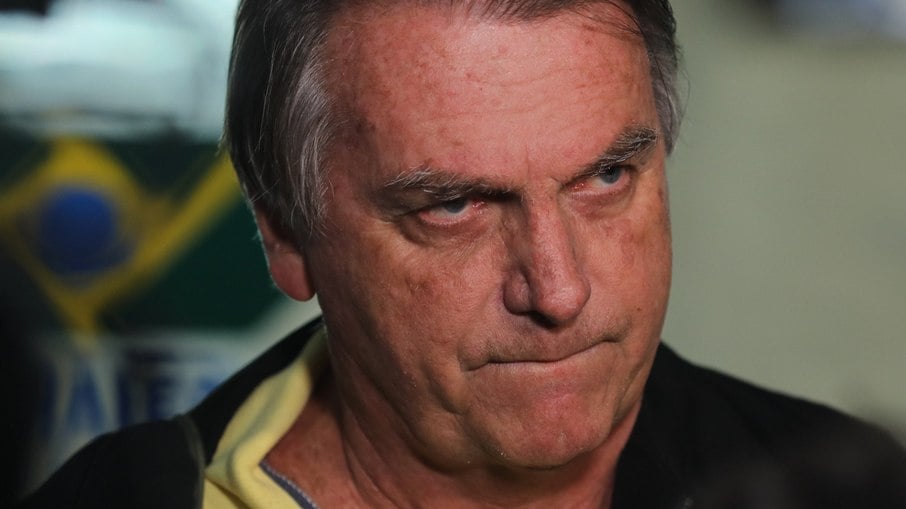 Ex-presidente Jair Bolsonaro é investigado por venda ilegal de joias Ex-presidente Jair Bolsonaro é investigado por venda ilegal de joias