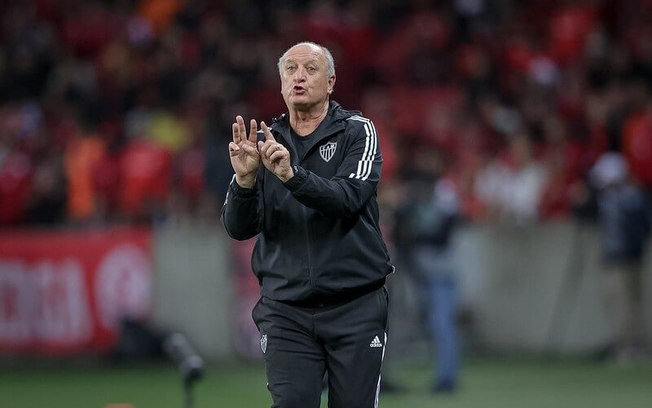 Felipão tem problemas para armar o Galo 