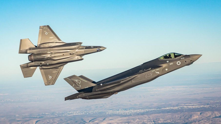 O caça F-35 tem a enorme vantagem de ser furtivo, o que dificulta muito a detecção por radar