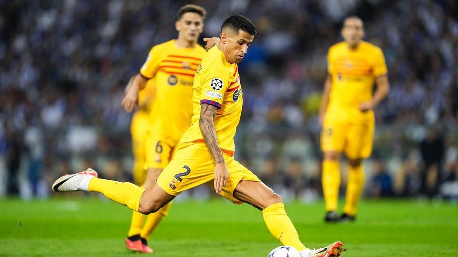 Cancelo chegou ao Barcelona após passagem pelo Bayern Cancelo chegou ao Barcelona após passagem pelo Bayern