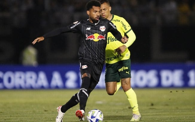 Matheus Fernandes supera marcação de Breno Lopes, do Palmeiras Matheus Fernandes supera marcação de Breno Lopes, do Palmeiras
