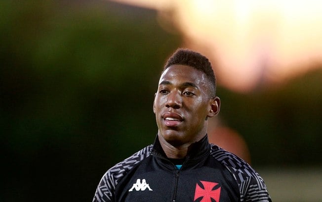 Léo lamentou o tropeço do Vasco diante do São Paulo em São Januário - Foto: Daniel Ramalho/Vasco Léo lamentou o tropeço do Vasco diante do São Paulo em São Januário - Foto: Daniel Ramalho/Vasco