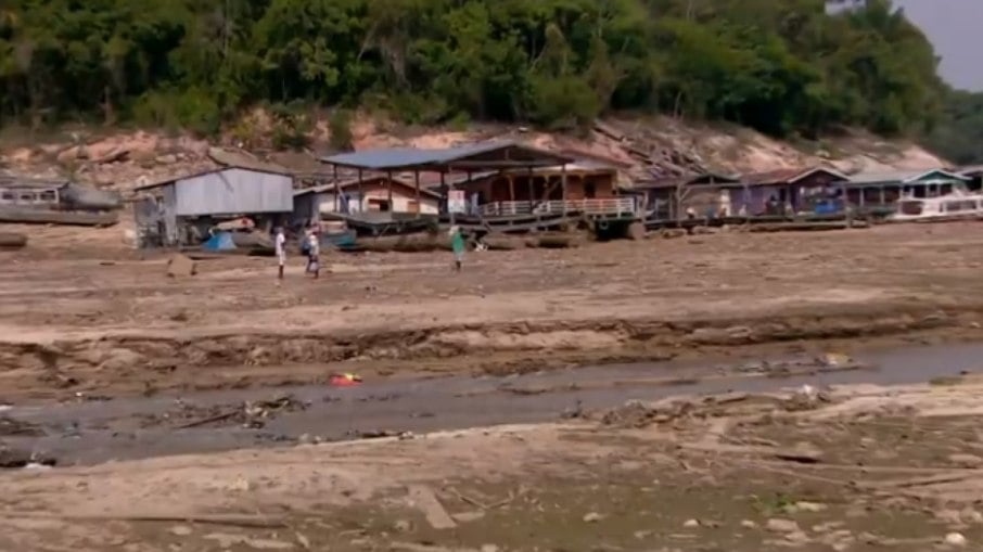 A seca severa que atinge o Amazonas tem gerado preocupação no atual estado de emergência. A seca severa que atinge o Amazonas tem gerado preocupação no atual estado de emergência.
