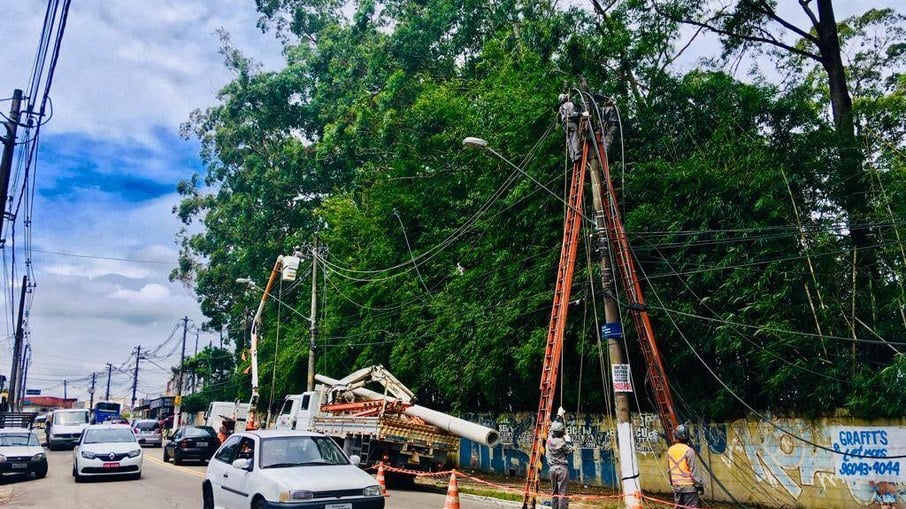 Moradores seguem sem luz em São Paulo