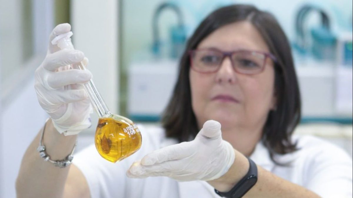 ANP regulamenta importação de biodiesel para mistura em óleo diesel 3 Biodiesel é utilizado para a mistura obrigatória ao óleo diesel em 12%.