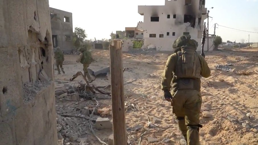 Israel divulga novas imagens das Forças de Defesa na Faixa de Gaza, durante incursões terrestres Israel divulga novas imagens das Forças de Defesa na Faixa de Gaza, durante incursões terrestres
