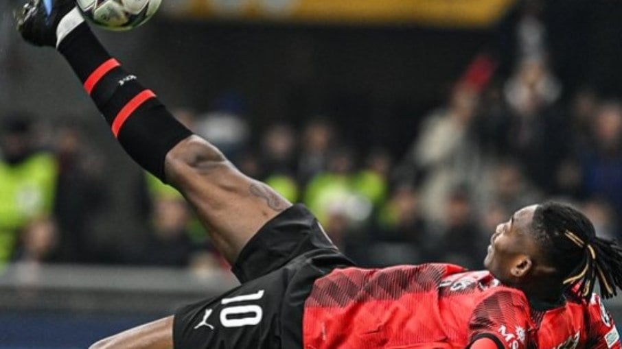 Rafa Leão marca golaço, e Milan segue vivo na Champions