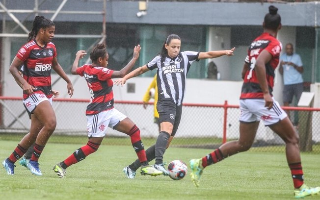 Flamengo e Botafogo empataram sem gols, em outubro, no Carioca feminino