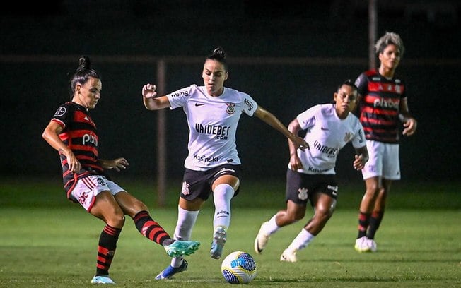 Flamengo recebe o Corinthians e perde mais uma. Timão lidera com 100% 