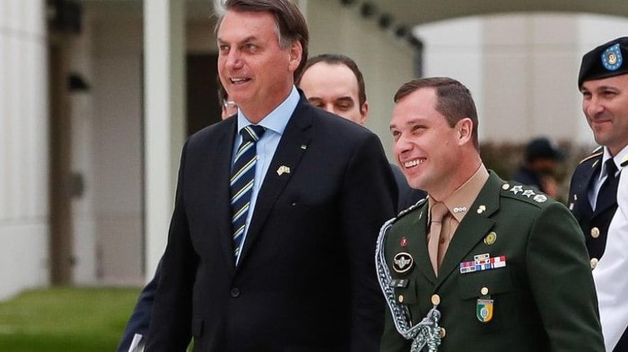 Bolsonaro e o ex-ajudante de ordens Mauro Cid