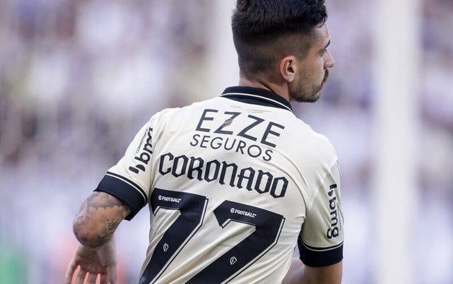 Coronado voltou a treinar nesta segunda-feira com o elenco do Corinthians